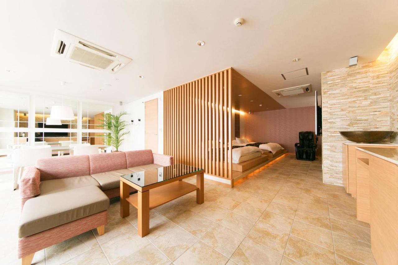 Hotel Lotus Toyonaka (Adults Only) Osaka Dış mekan fotoğraf