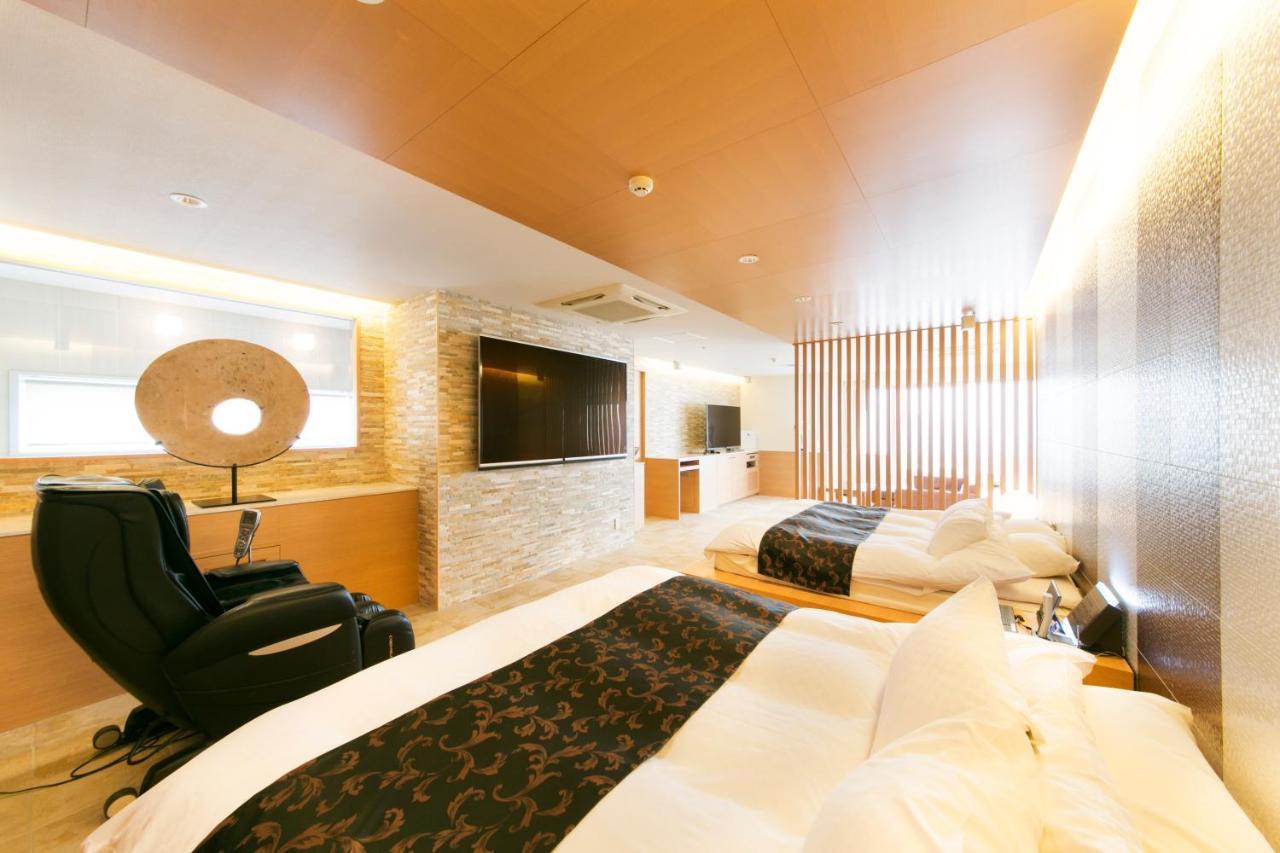 Hotel Lotus Toyonaka (Adults Only) Osaka Dış mekan fotoğraf